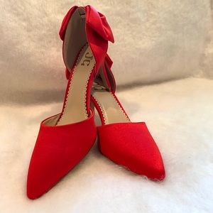 JG “peau de soie” pumps in bright red